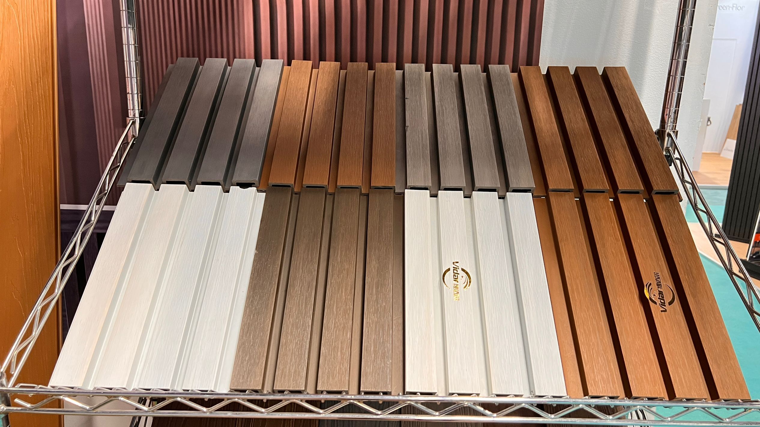 Wei&szlig;e, einfach zu installierende WPC-Wandpaneele