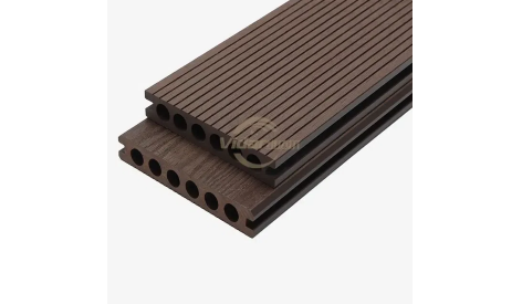 WPC-Terrassendielen vs. traditionelles Holz: Für welches sollten Sie sich im Jahr 2025 entscheiden?