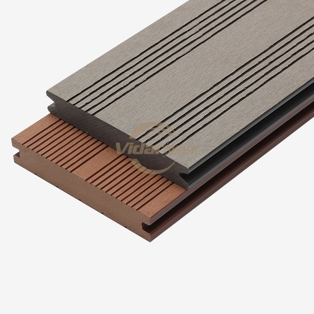 Sicheres Reinigen von Terrassendielen aus Verbundwerkstoff